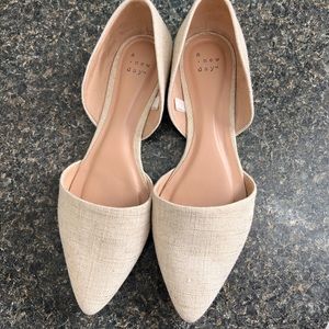 Cream pointed toe flats